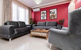 Modern & Elegant City Center Apartments